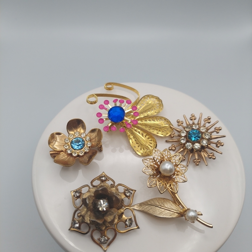 5 Vtg Floral Brooches w/Rhinestones.